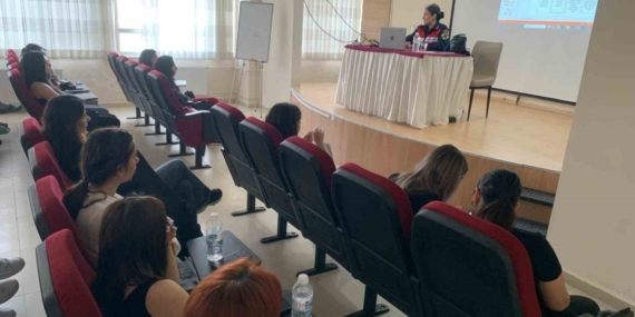 Üniversiteli gençlere jandarmadan ’kadına şiddet’ eğitimi