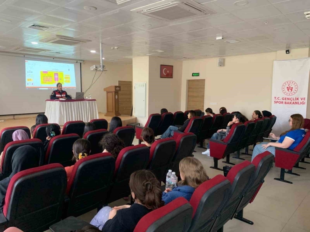 universiteli genclere jandarmadan kadina siddet egitimi b8f6e42a8e6c