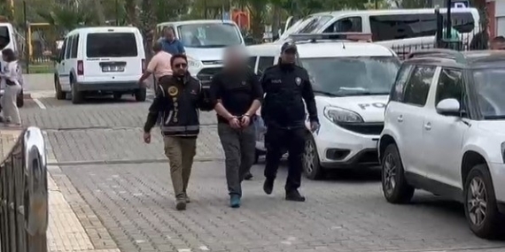 Yakalanacağını anlayınca annesini eve kilitledi