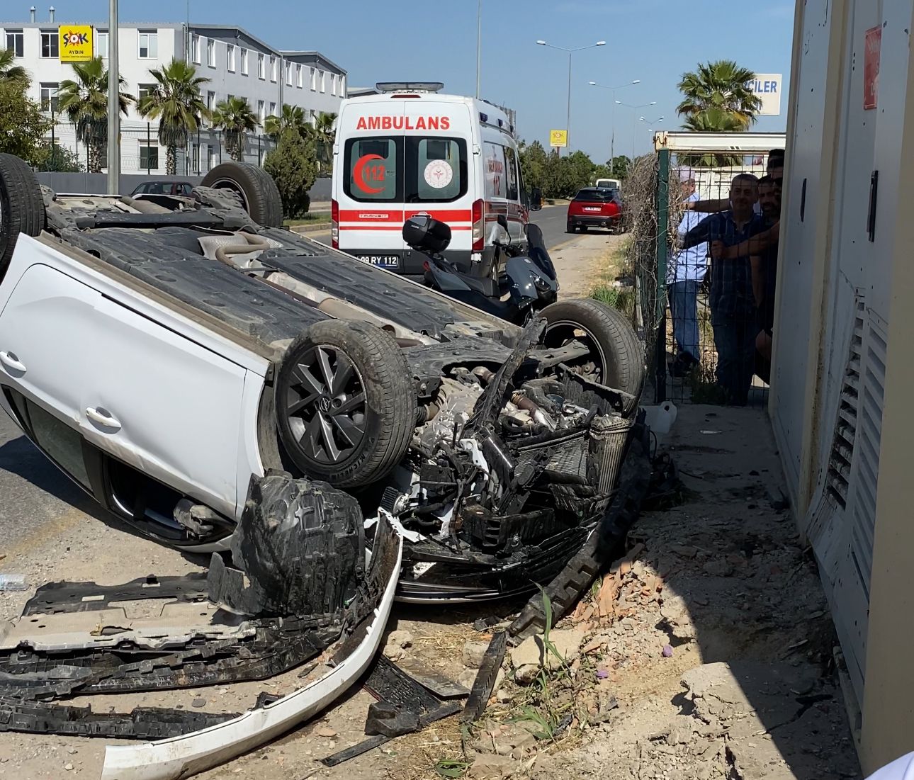 Elektrik trafosuna çarptı 6 Elektrik trafosuna çarptı