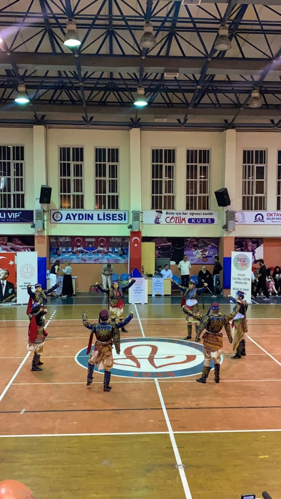 Uluslararası Halk Dansları Festivali’nde Kültürlerin Renkli Buluşması 8 WhatsApp Image 2025 05 22 at 18.45.43