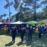 Ağaçlı’daki festivalde jandarma ekipleri kuş uçurtmadı 2 Ağaçlı’daki festivalde jandarma ekipleri kuş uçurtmadı