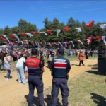 Ağaçlı’daki festivalde jandarma ekipleri kuş uçurtmadı 1 Ağaçlı’daki festivalde jandarma ekipleri kuş uçurtmadı