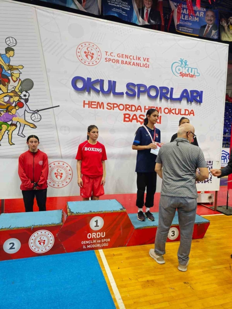 aydinli ebrar turkiye ucuncusu oldu 9f74f540ce3a