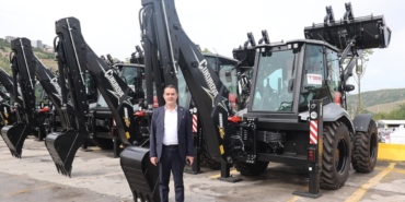 Başkan Arıcı, hibe edilen araçları teslim aldı