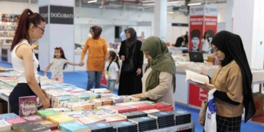 Başkan Çerçioğlu sevilen yazarları Aydınlılar ile buluşturmaya devam ediyor 46 Başkan Çerçioğlu sevilen yazarları Aydınlılar ile buluşturmaya devam ediyor