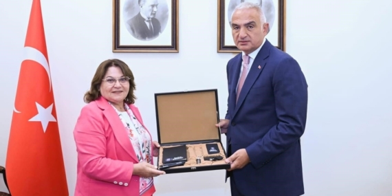 Başkan Gençay, Kültür ve Turizm Bakanı Ersoy ile bir araya geldi