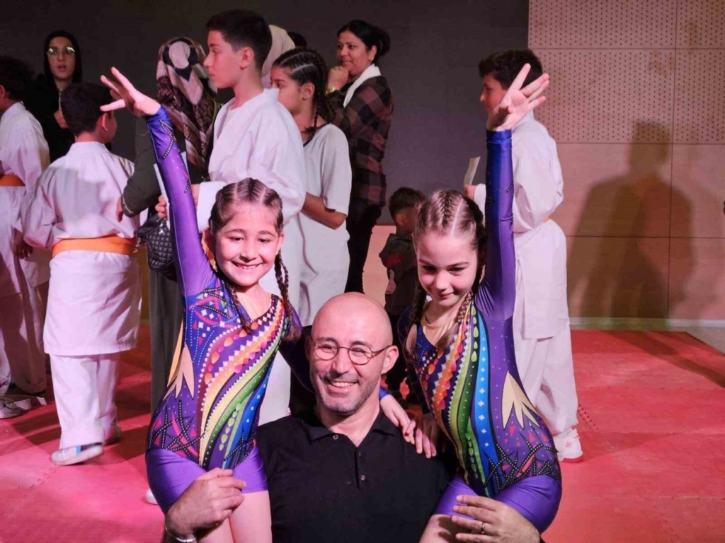 Başkan Zencirci, genç karatecilerin sarı kuşaklarını bağladı 2 baskan zencirci genc karatecilerin sari kusaklarini bagladi 72bac2f10c39
