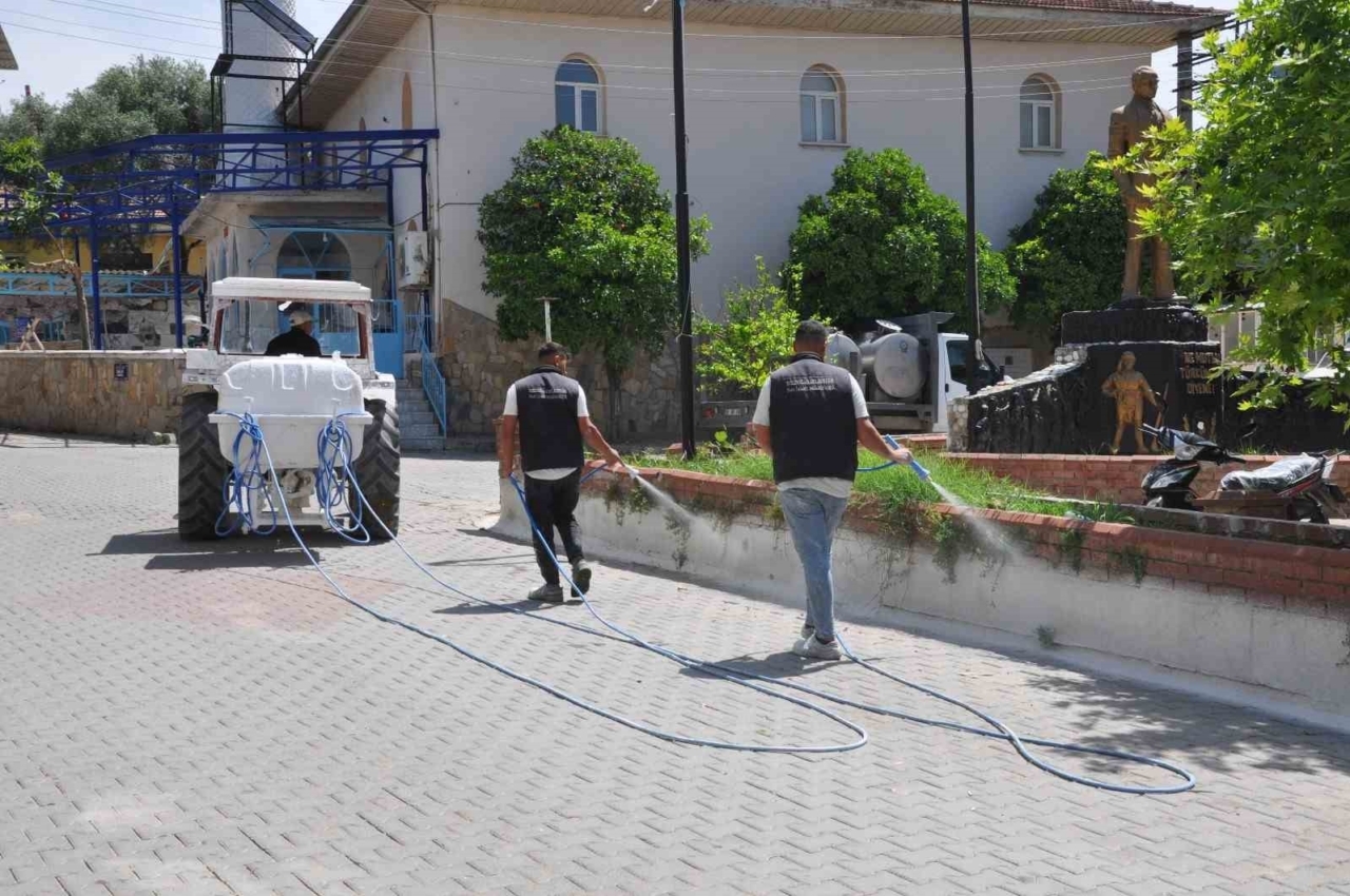 Bozdoğan Belediyesi’nden Yazıkent’te bahar temizliği 1 Bozdoğan Belediyesi’nden Yazıkent’te bahar temizliği