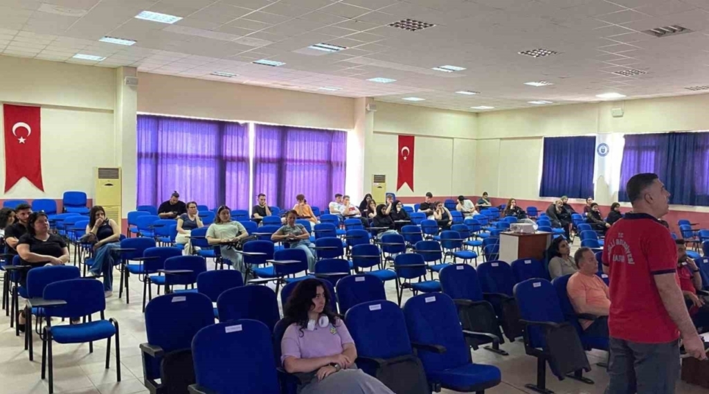 bozdogan myo ogrencilerine afet deprem ve ilk yardim egitimi verildi a96b38679eb8