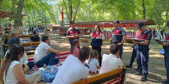 Bozdoğan’da jandarma ekiplerinden bilgilendirici devriye