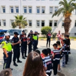 Buharkent’te öğrenciler jandarmayı tanıdı 1 Buharkent’te öğrenciler jandarmayı tanıdı