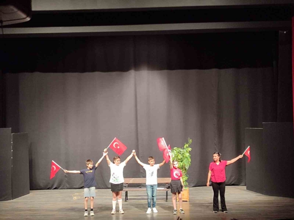 Büyükşehir Belediyesi’nin Drama Atölyesi’ndeki minikler hünerlerini sergiledi 3 buyuksehir belediyesinin drama atolyesindeki minikler hunerlerini sergiledi 4713c4e61608