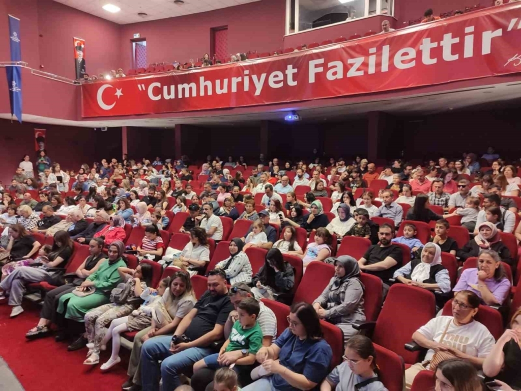 Büyükşehir Belediyesi’nin Drama Atölyesi’ndeki minikler hünerlerini sergiledi 2 buyuksehir belediyesinin drama atolyesindeki minikler hunerlerini sergiledi 58cfa9b7a428