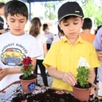 Büyükşehir destek verdi minik eller ‘anneler’ için çalıştı 1 Büyükşehir destek verdi minik eller ‘anneler’ için çalıştı