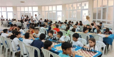 Büyükşehir’in satranç turnuvasında öğrenciler hamlelerini yarıştırdı 8 Büyükşehir’in satranç turnuvasında öğrenciler hamlelerini yarıştırdı