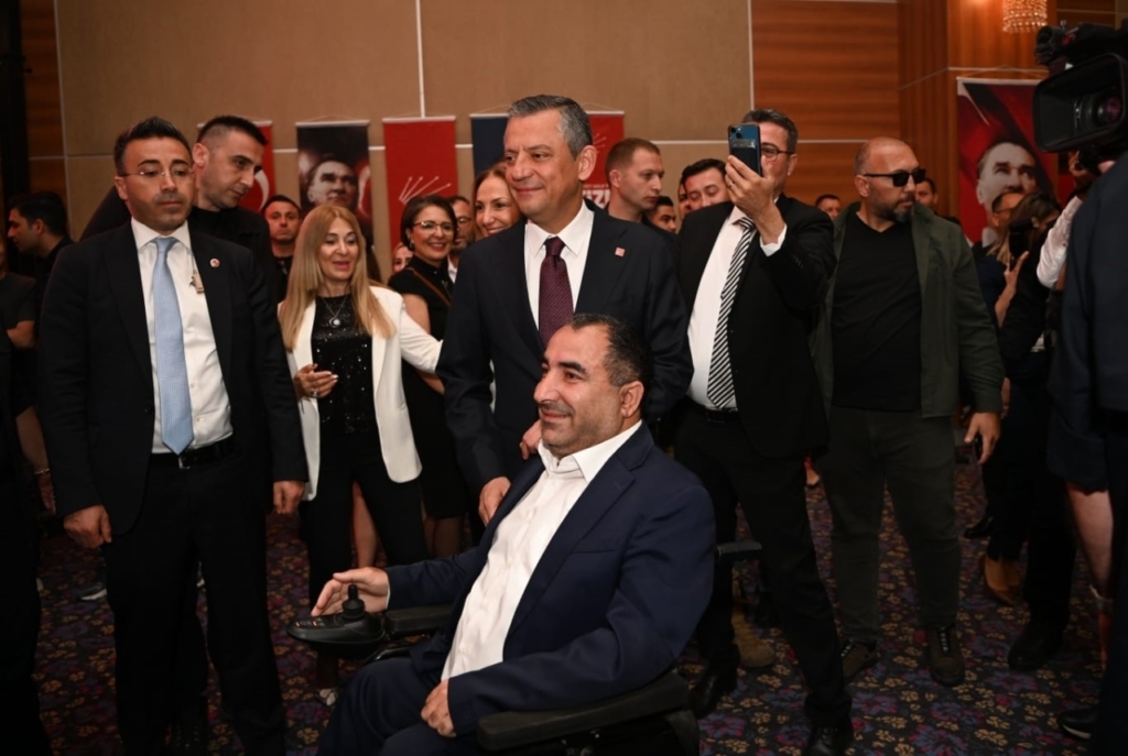 chp genel baskani ozel kusadasinda otizmli bireyler ve aileleri ile bulustu c91c28dcb14c
