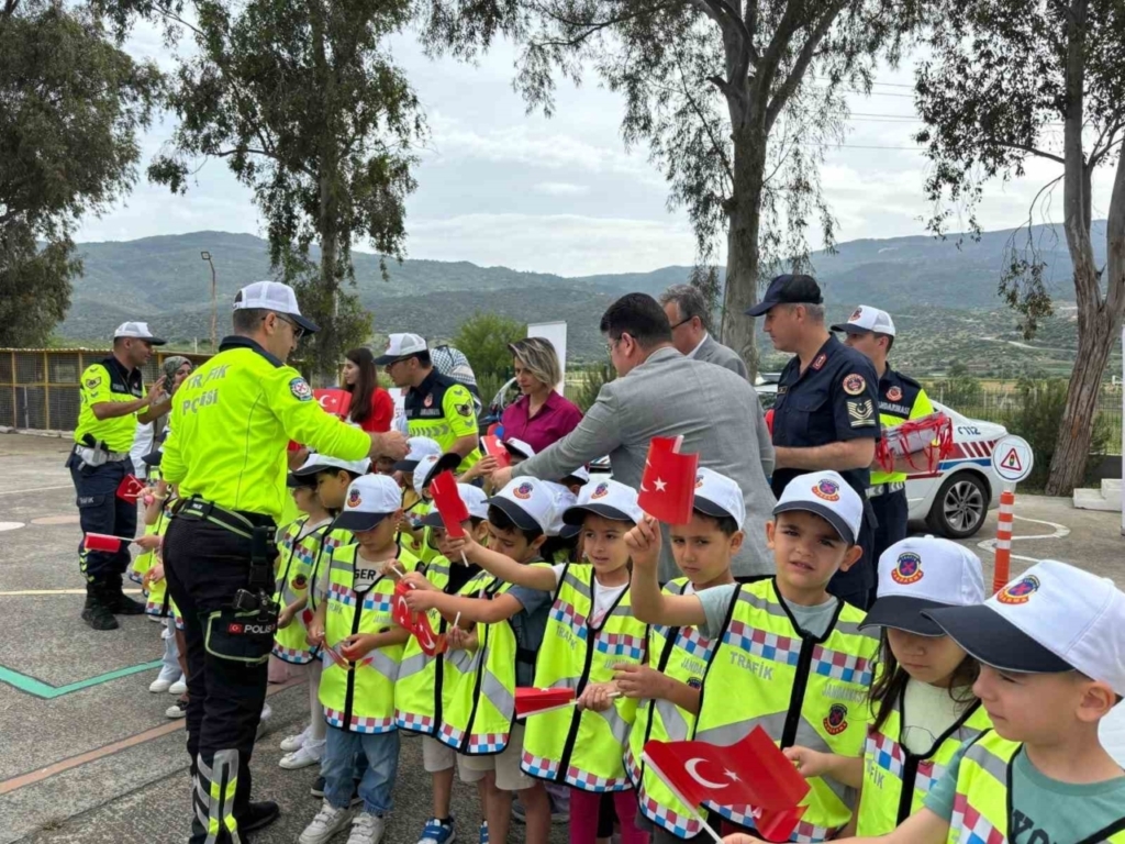 cinede anaokulu ogrencilerine trafik egitimi verildi 2a42753d437d
