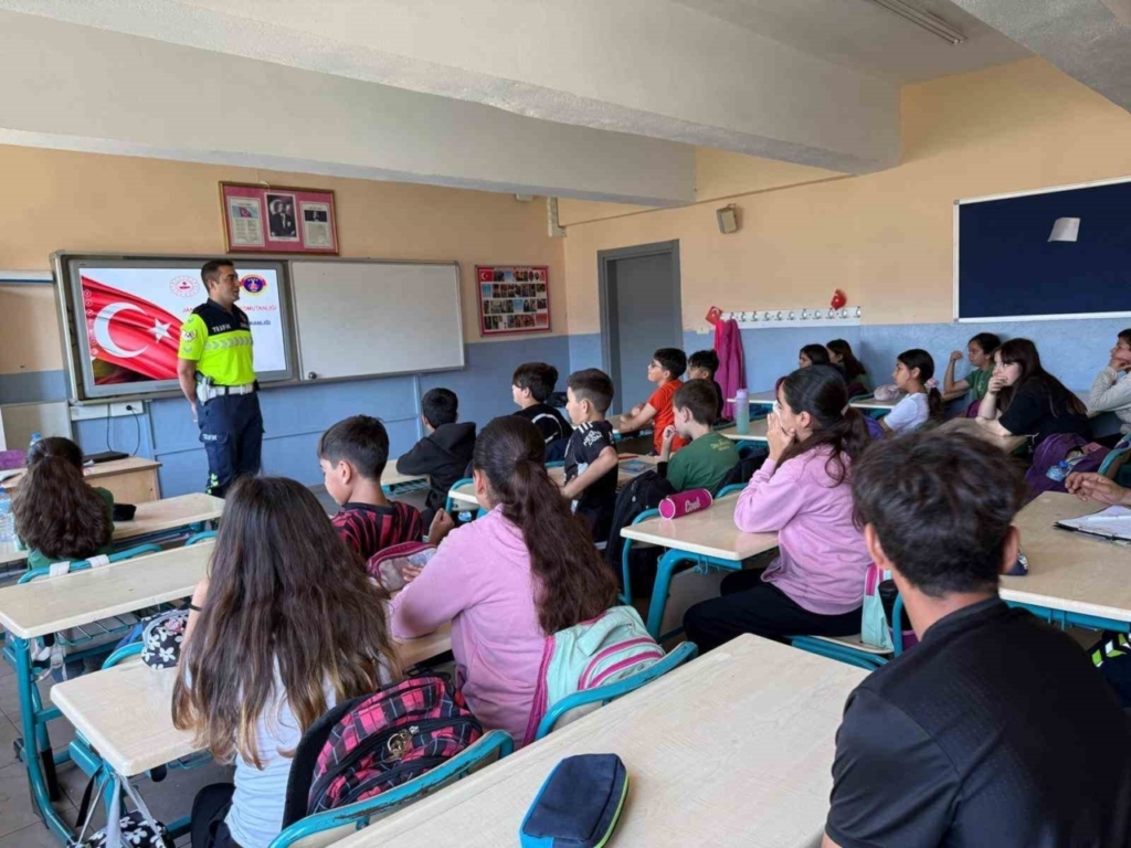 Didim ve Bozdoğan’da öğrencilere trafik kuralları anlatıldı 3 didim ve bozdoganda ogrencilere trafik kurallari anlatildi e0dfbeed2808