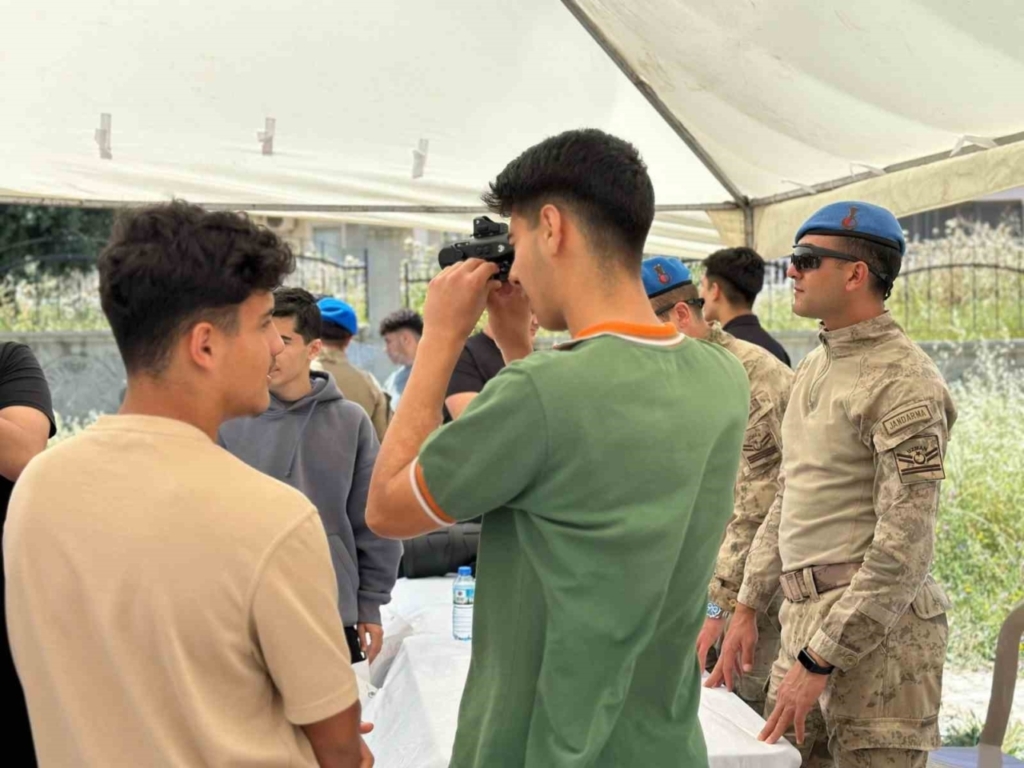 Didim’de öğrencilere jandarma ve sahil güvenlik tanıtıldı 3 didimde ogrencilere jandarma ve sahil guvenlik tanitildi ea89bf33af2d