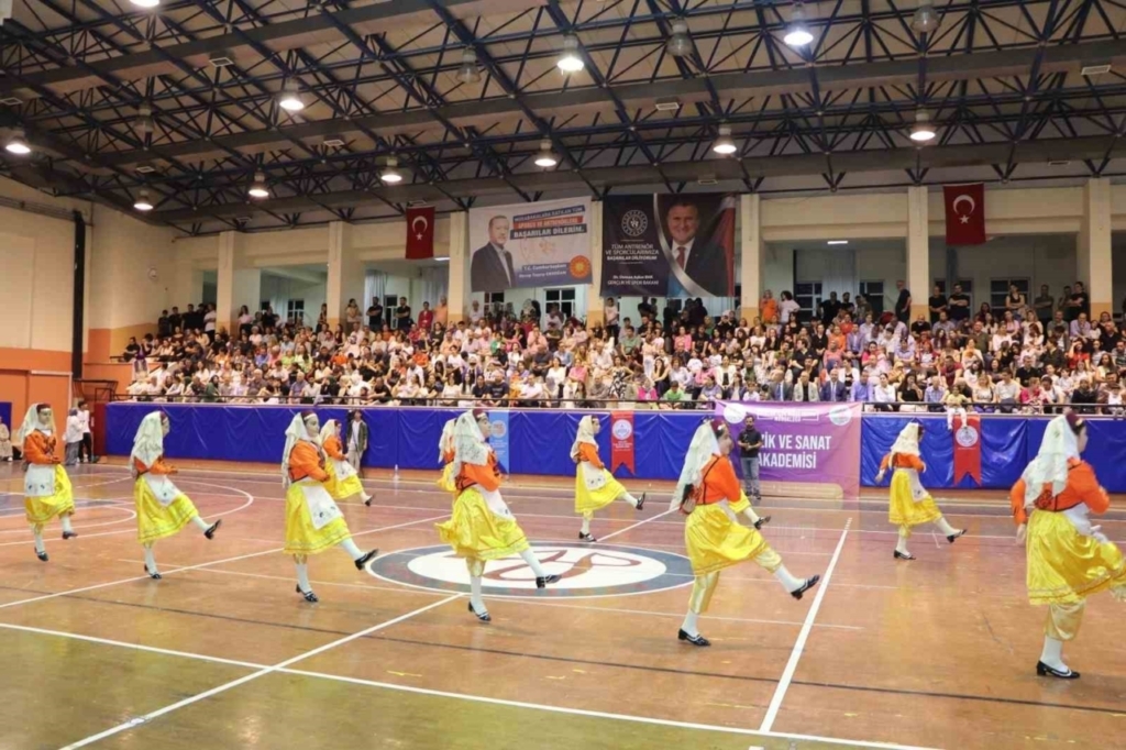 efelerde uluslararasi halk danslari festivali gerceklestirildi 395f0541a4ef