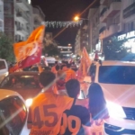 Galatasaray’ın şampiyonluğu Kuşadası’nda kutlandı 2 Galatasaray’ın şampiyonluğu Kuşadası’nda kutlandı