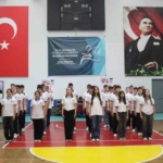 Gençlerin gösterileri ayakta alkışlandı 12 Gençlerin gösterileri ayakta alkışlandı