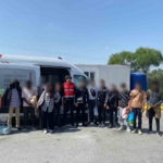 Germencik’te 21 düzensiz göçmen, 2 organizatör yakalandı 1 Germencik’te 21 düzensiz göçmen, 2 organizatör yakalandı