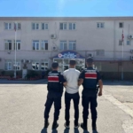 Hırsızlık suçundan aranan şahıs Nazilli’de yakalandı 1 Hırsızlık suçundan aranan şahıs Nazilli’de yakalandı