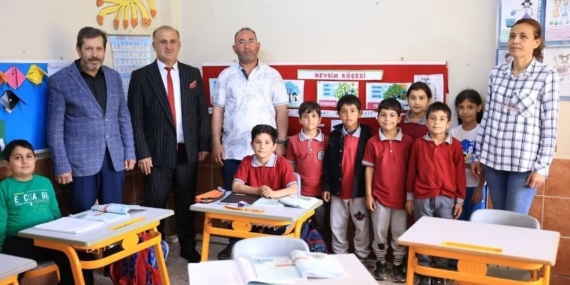 İncirliova’da hayırsever tarafından bağışlanan sıralar okula teslim edildi