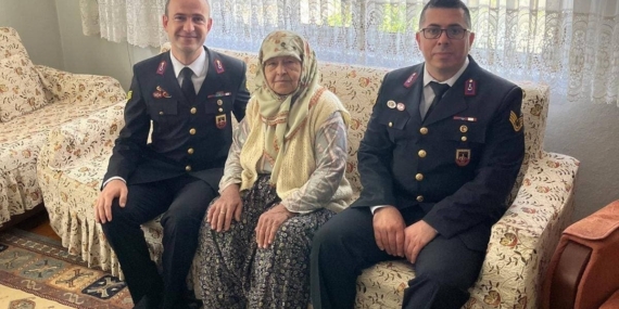 Jandarma, şehit annelerini unutmadı