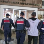 Jandarma şüphesinde haklı çıktı, aranan şahıs yakayı ele verdi 1 Jandarma şüphesinde haklı çıktı, aranan şahıs yakayı ele verdi