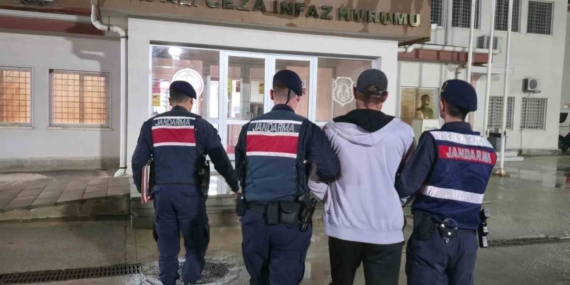 Jandarma şüphesinde haklı çıktı, aranan şahıs yakayı ele verdi