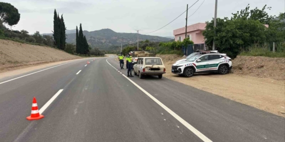 Jandarma trafik kontrollerine devam ediyor