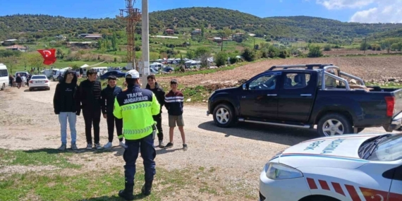 Jandarma, vatandaşlara trafik kurallarını anlattı
