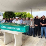 Kalp krizi geçirip hayatını kaybeden müezzin toprağa verildi 1 Kalp krizi geçirip hayatını kaybeden müezzin toprağa verildi