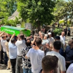 Kalp krizine yenik düşen Özdemir, son yolculuğuna uğurlandı 7 Kalp krizine yenik düşen Özdemir, son yolculuğuna uğurlandı