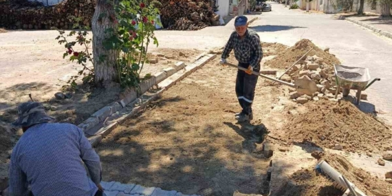 Karacasu’nun yolları yenileniyor