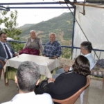 Kaymakam Ateş, şehit ailesi ile görüştü 2 Kaymakam Ateş, şehit ailesi ile görüştü
