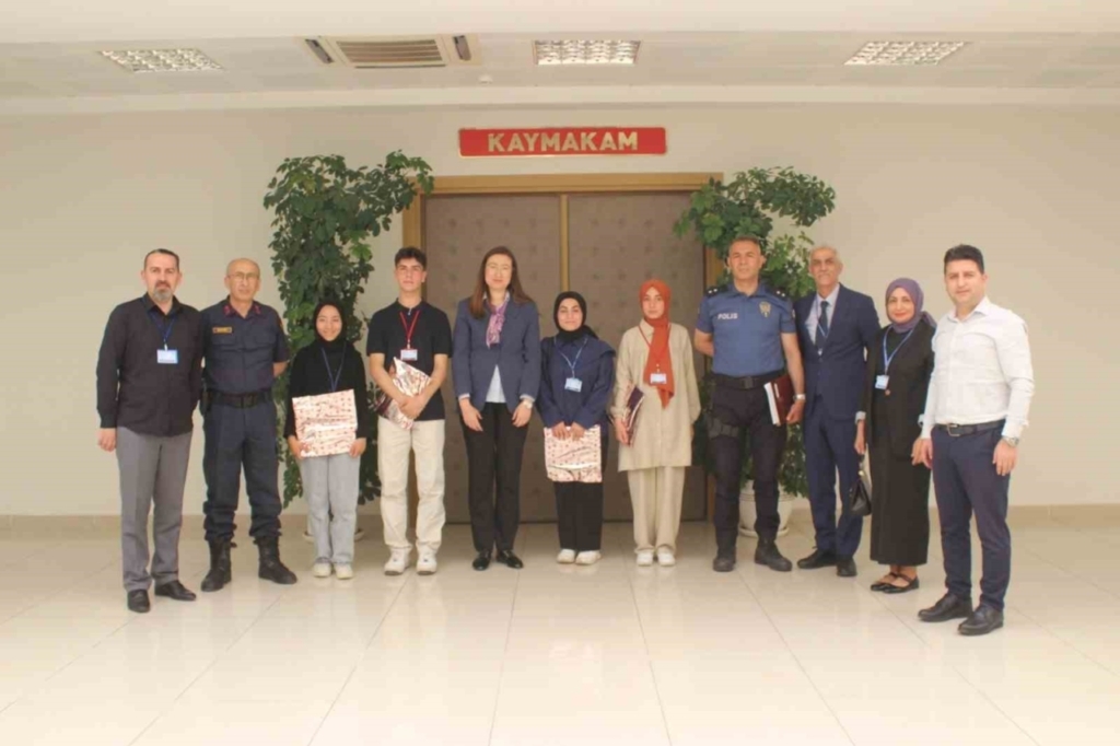 kaymakam polat basarili ogrencileri agirladi 35e27d46fd76