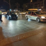 Kırmızı ışık ihlali kazaya neden oldu: Son sürat çarptı 1 Kırmızı ışık ihlali kazaya neden oldu: Son sürat çarptı