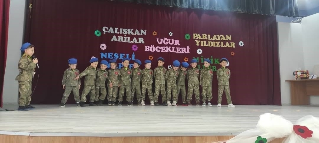 kosklu minikler mezuniyet sevinci yasadi 624636f5baa7