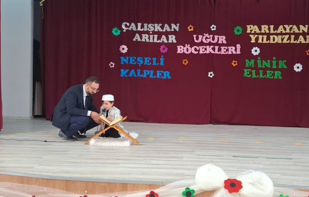 kosklu minikler mezuniyet sevinci yasadi d465552bc9c1