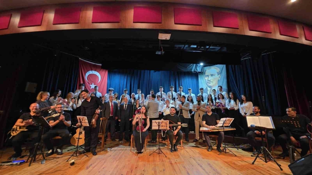 Kültür Sanat Festivali’nde Türk Sanat Müziği ezgileri yankılandı 2 Kültür Sanat Festivali’nde Türk Sanat Müziği ezgileri yankılandı