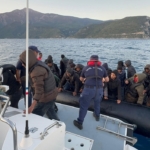 Kuşadası açıklarında 42 düzensiz göçmen kurtarıldı 1 Kuşadası açıklarında 42 düzensiz göçmen kurtarıldı