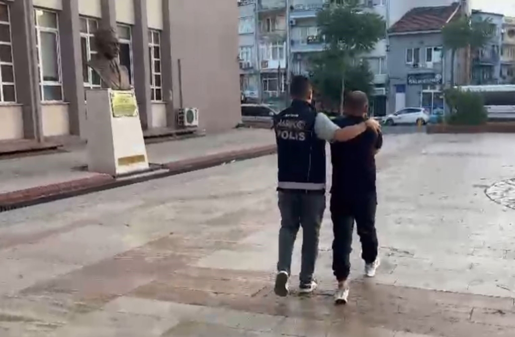 narkotik ekiplerinden uyusturucu baskini 1 tutuklama 53d8ecbea4bf
