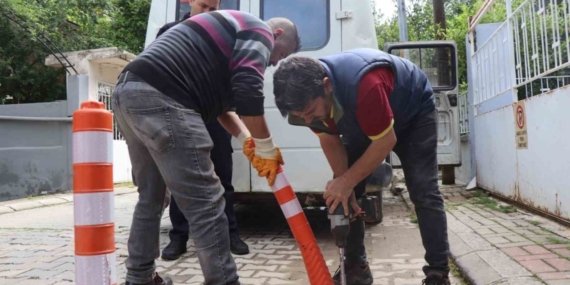 Nazilli’de izinsiz asılan tabela ve dubalar söküldü