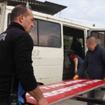 Nazilli’de izinsiz asılan tabela ve dubalar söküldü 1 Nazilli’de izinsiz asılan tabela ve dubalara söküldü