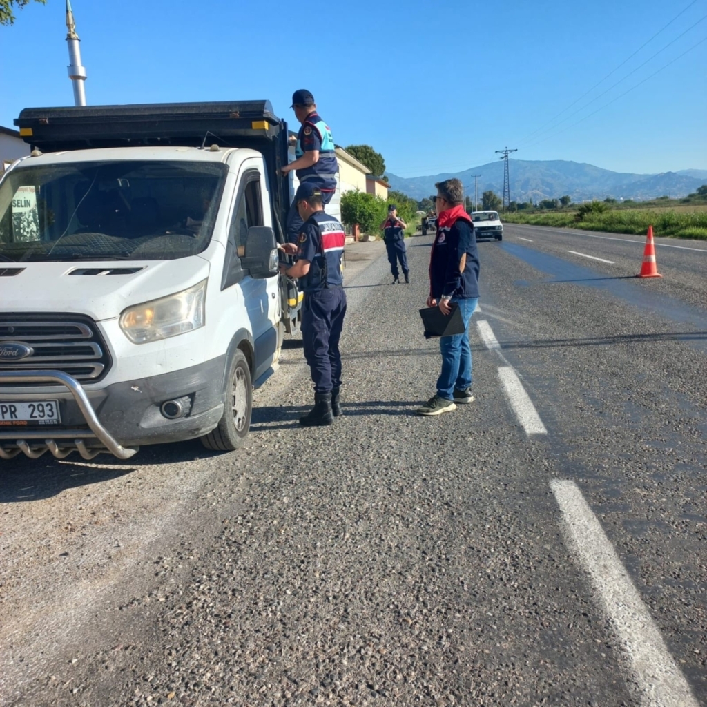 nazillide rutin yol kontrolleri devam ediyor a570169218e5