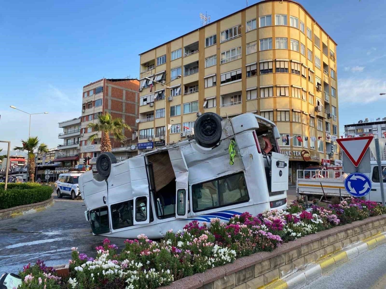 nazillide trafik kazasi 3 yarali 3cc0378d3257